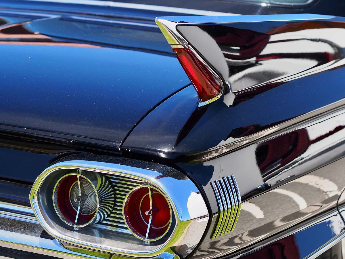 tiburon red and gray vehcile taillight emblem